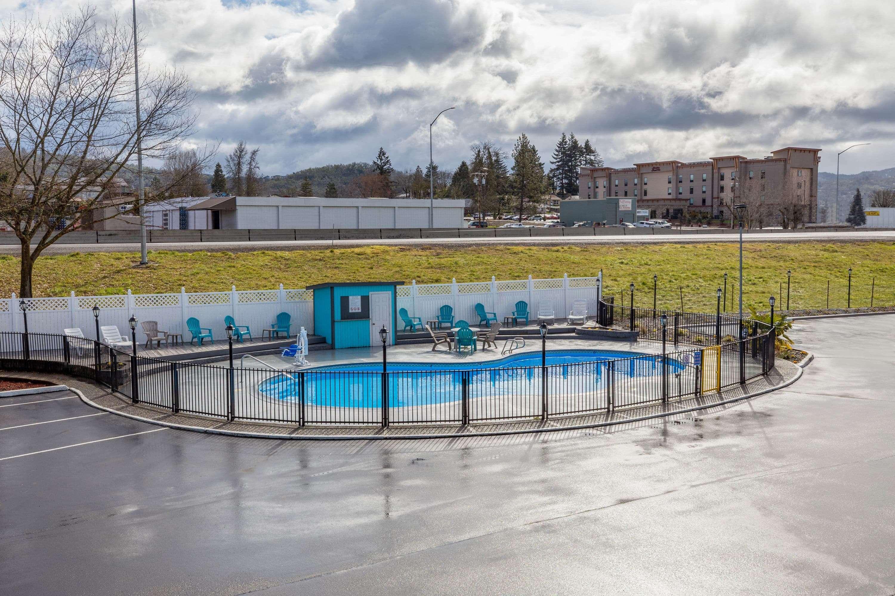 Rosewood Inn & Suites Roseburg Esterno foto