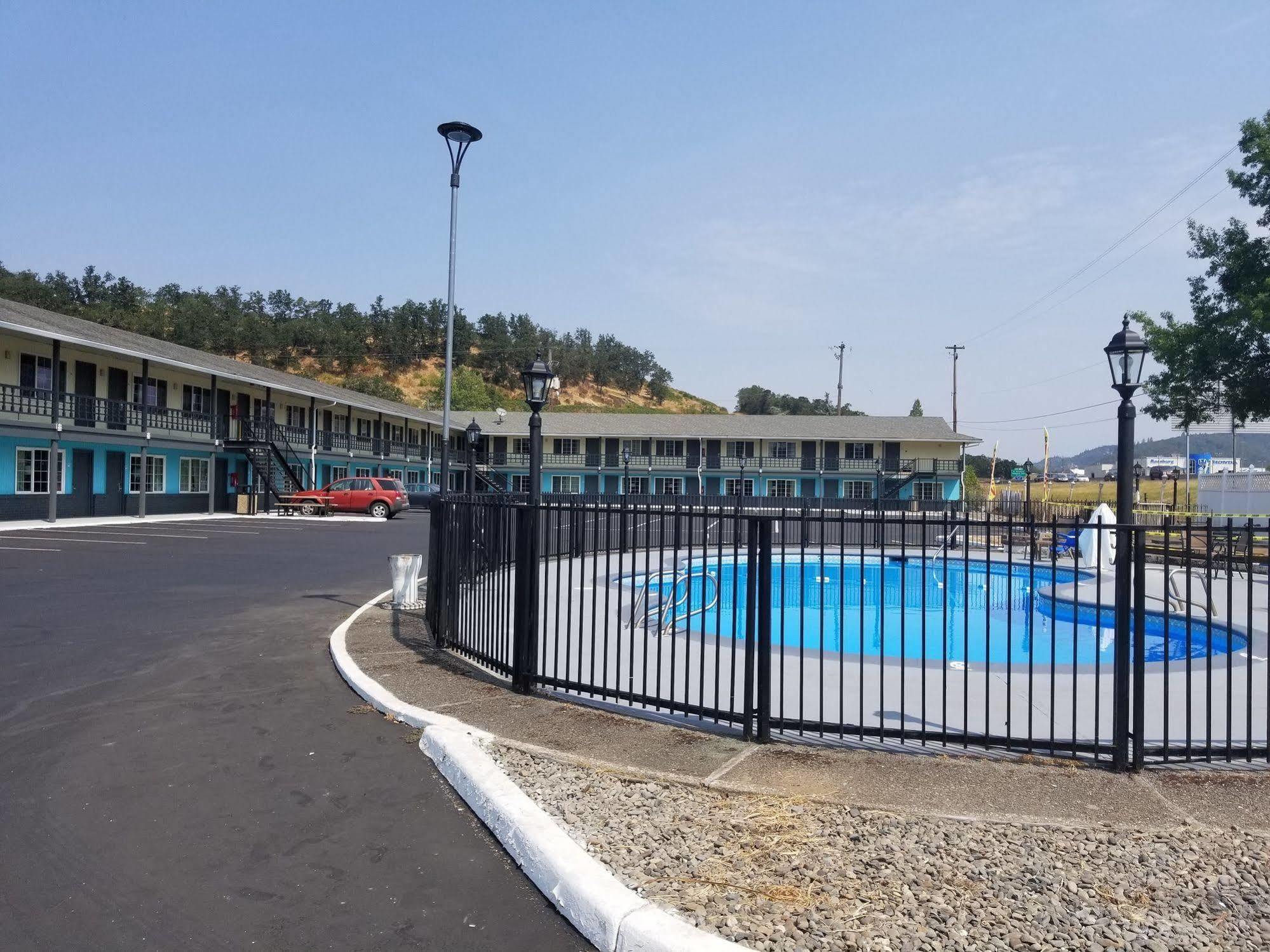 Rosewood Inn & Suites Roseburg Esterno foto