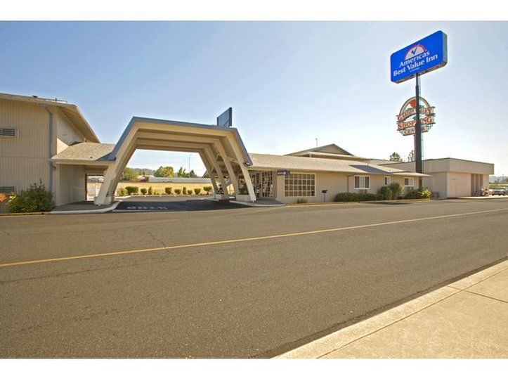 Days Inn By Wyndham Roseburg Esterno foto