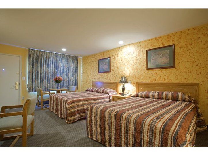 Days Inn By Wyndham Roseburg Esterno foto