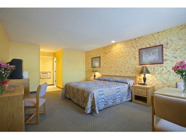 Days Inn By Wyndham Roseburg Esterno foto