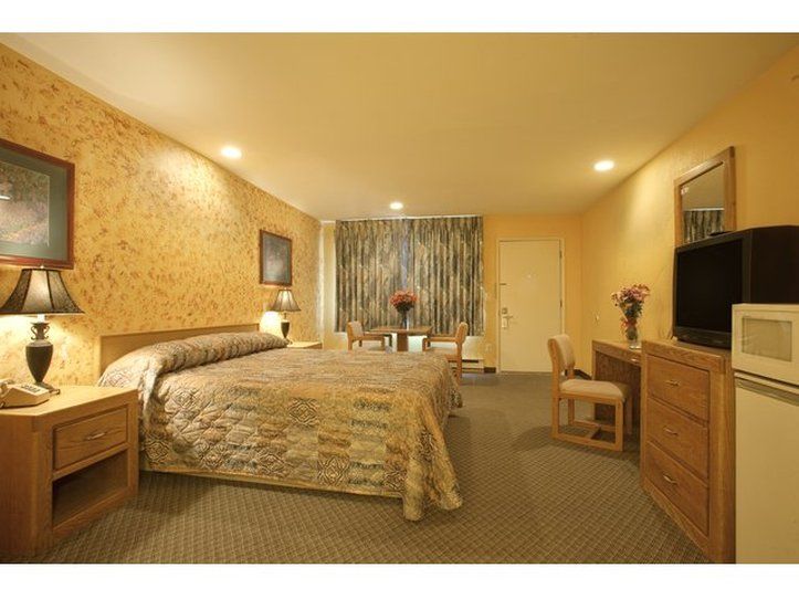 Days Inn By Wyndham Roseburg Esterno foto